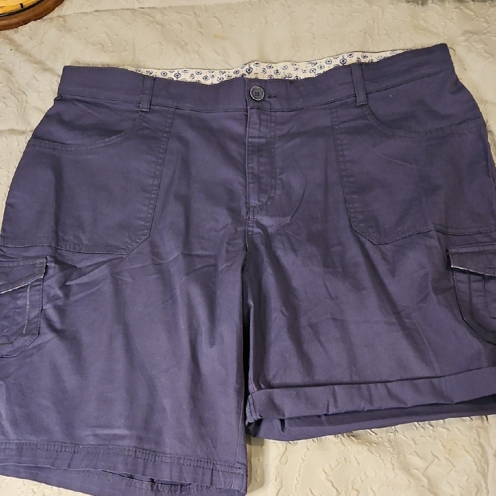 Lee Blue Cargo Shorts with Comfortable Mid-Length Design